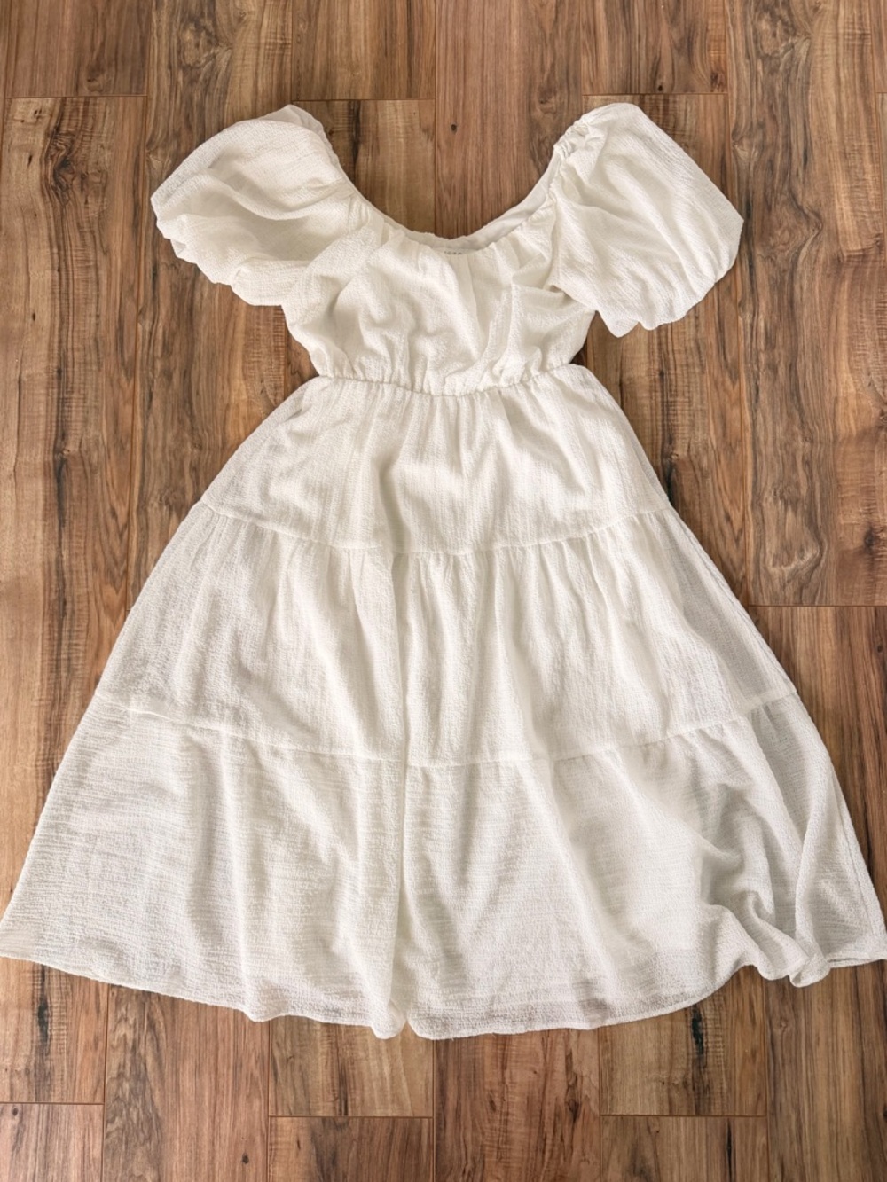 Astr White Puff-Sleeve Tiered Midi Dress - Picture 2 of 11